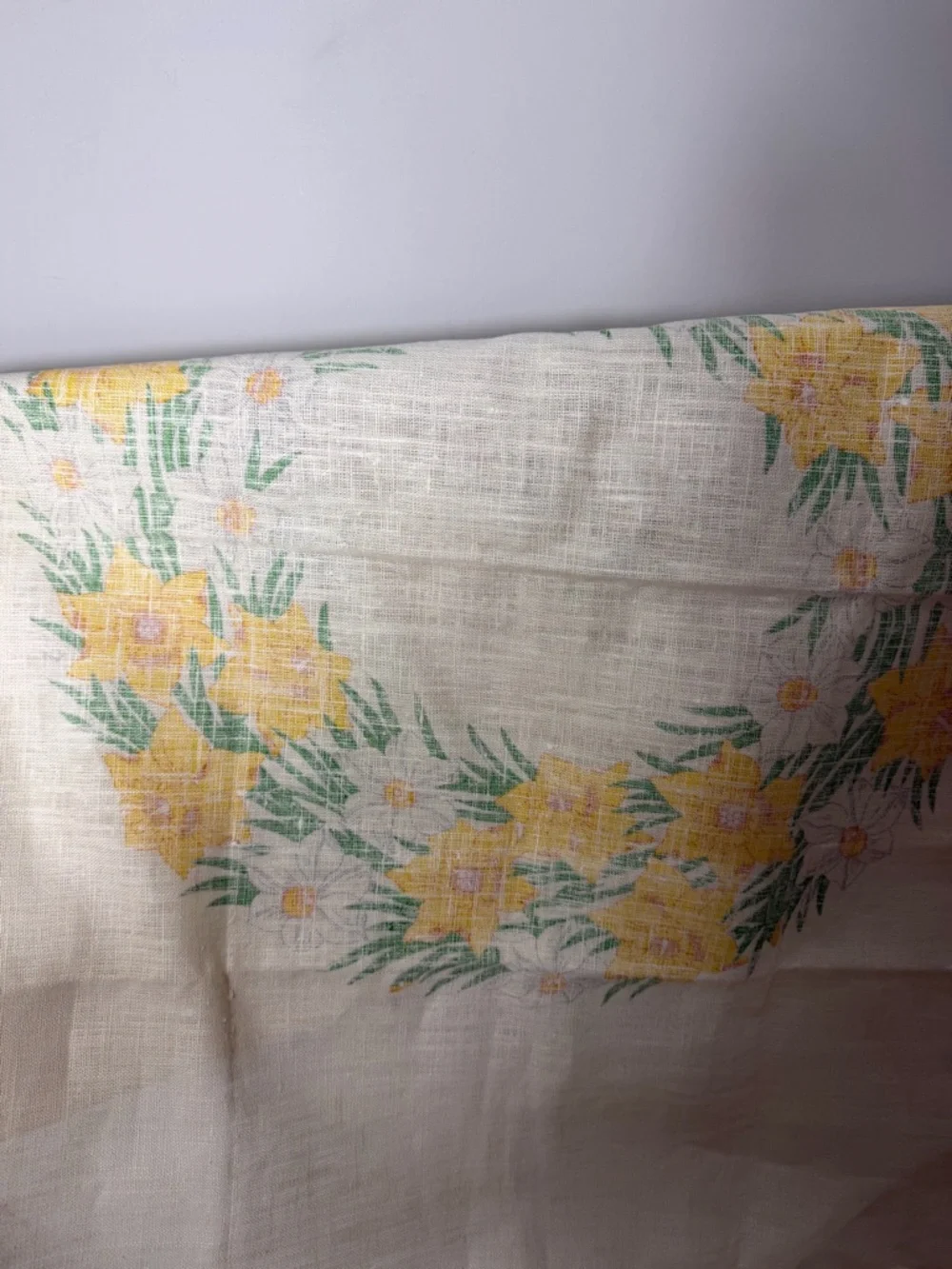 Vintage Linen Tablecloth Daffodils Yellow Floral Spring Square 33”x33”